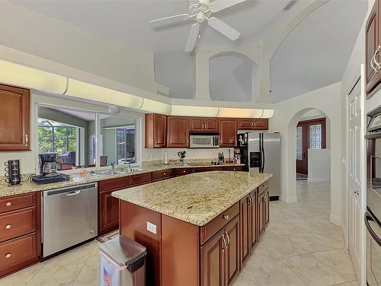 900 Park Place Dr — Photo 32