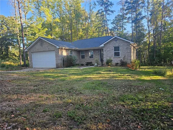 1006 Tyler Ct, Winston Salem, NC 27107