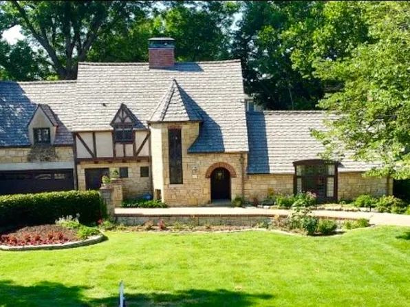 1503 E 10th Ave, Winfield, KS 67156