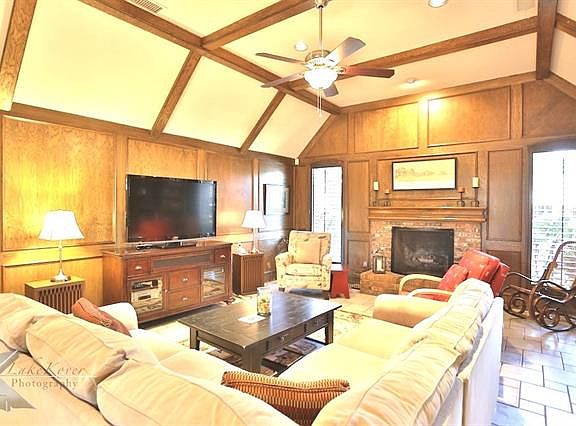 4th image of 2717 Woodlake Dr