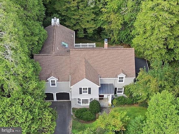 2nd image of 1204 Evergreen Rd