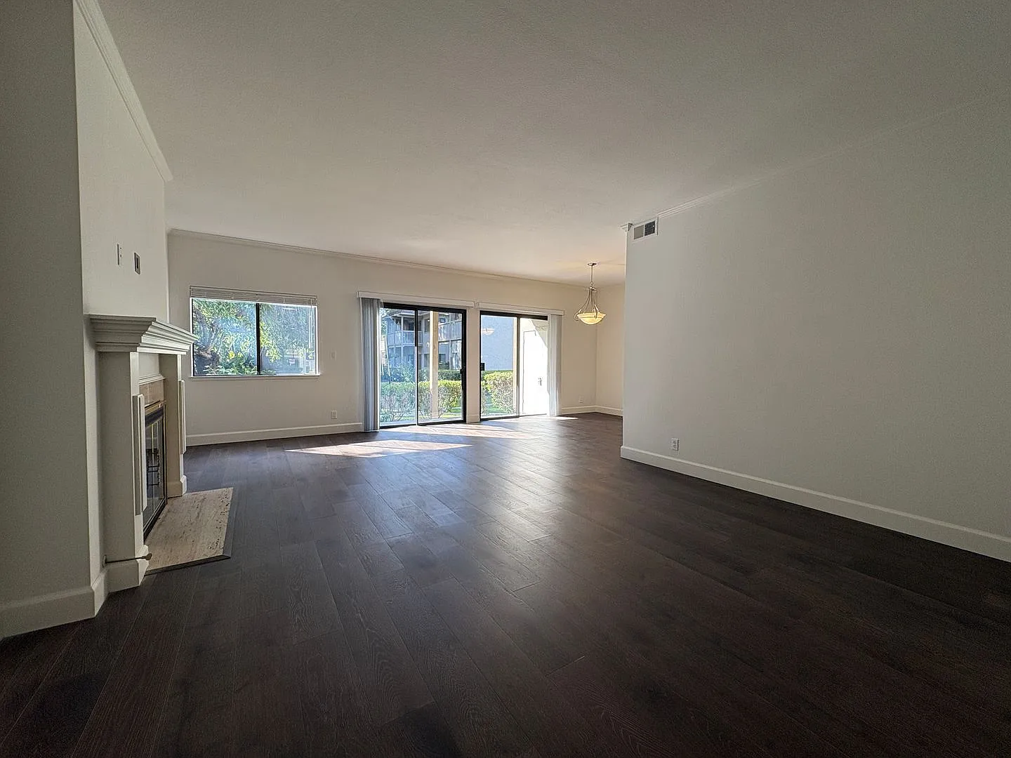 Updated 3 BR Condo at The Enclave in Redwood Oaks — Photo 3