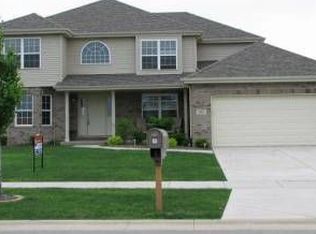 902 W Garfield Ave, Peotone, IL 60468