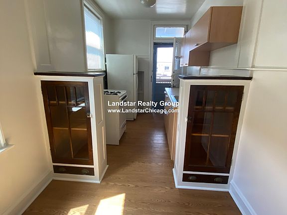 3rd image of 5950 W Fillmore St #24