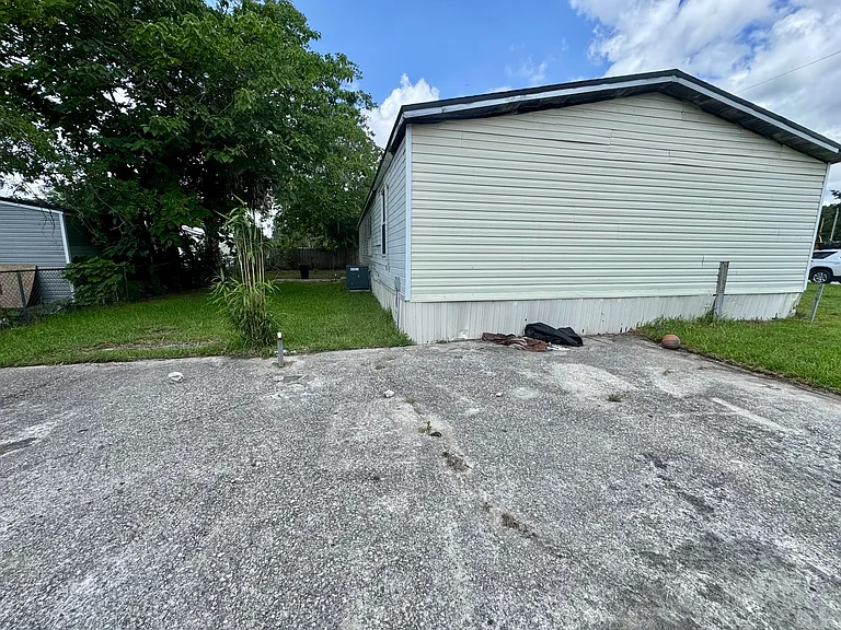 7616 Coach Park Dr — Photo 3