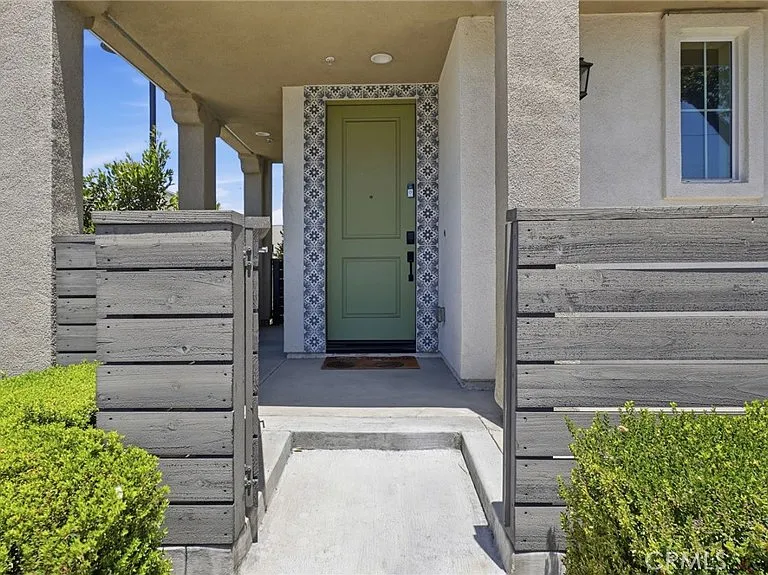 2560 Valentina Way — Photo 43