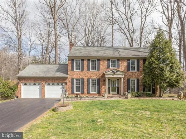 6101 Housatonic Ct, Fairfax Station, VA 22039