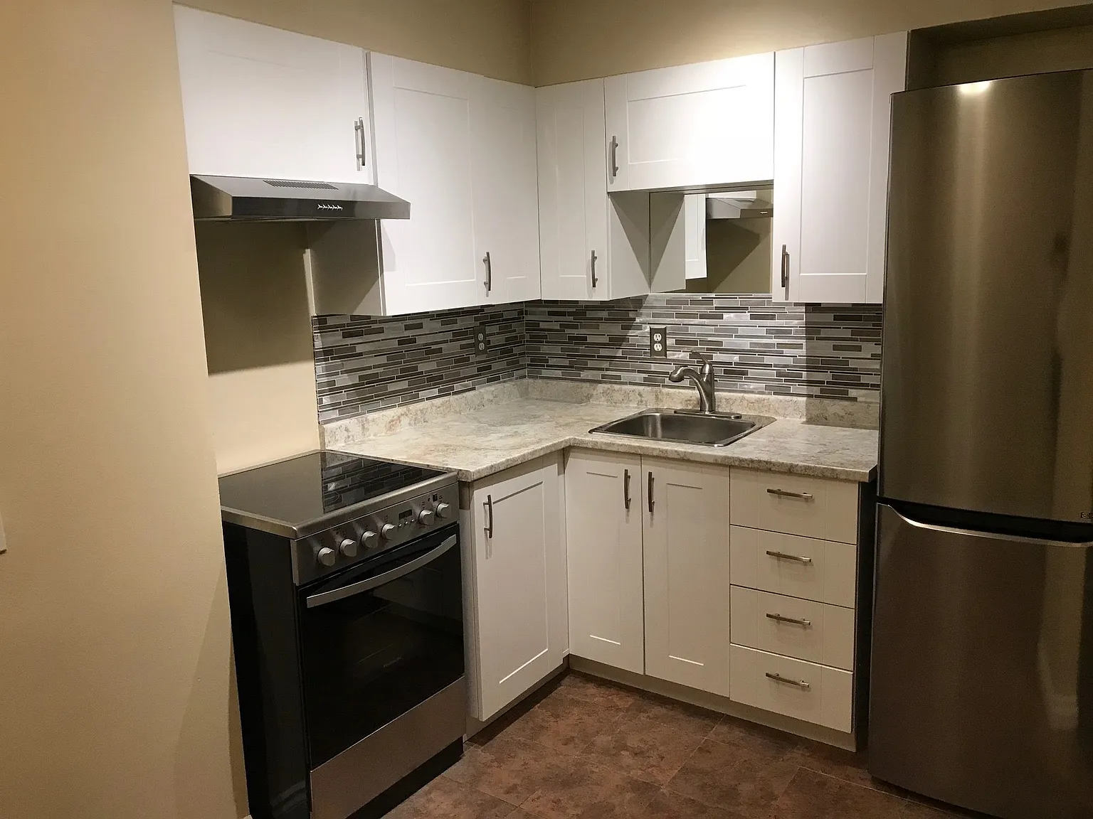1 bed, 500 sqft, $2,100 — Photo 2