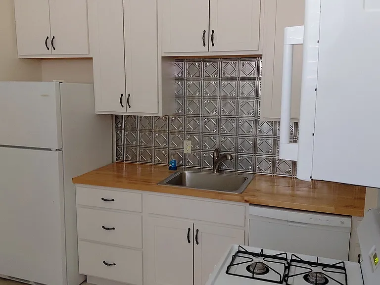2519 Webster Ave #1 — Photo 2