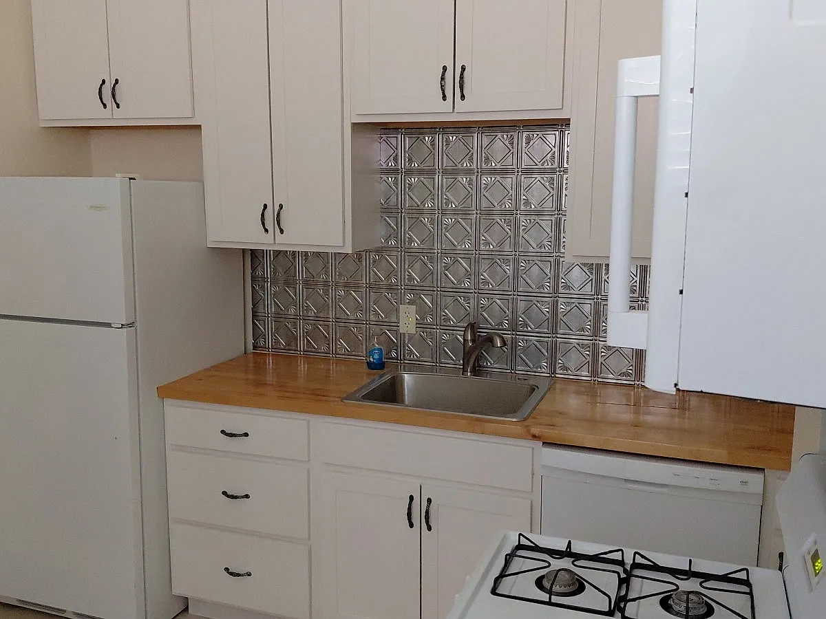 Building Photo - 2519 Webster Ave #1