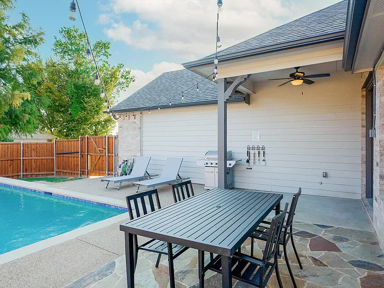 8206 Chesham Dr — Photo 41