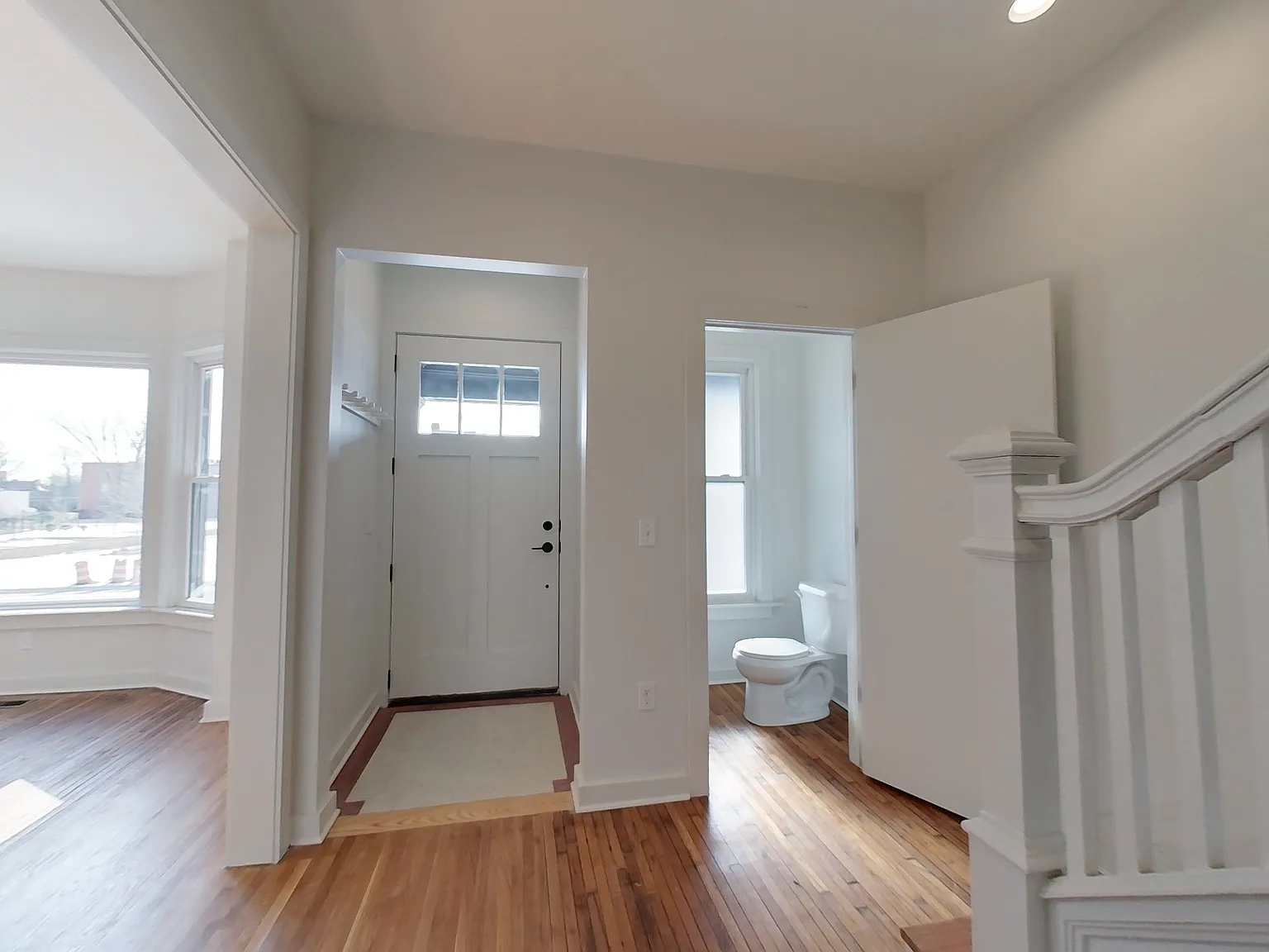 3 bed, 1.5 bath, 1100 sqft, $2,100 — Photo 3