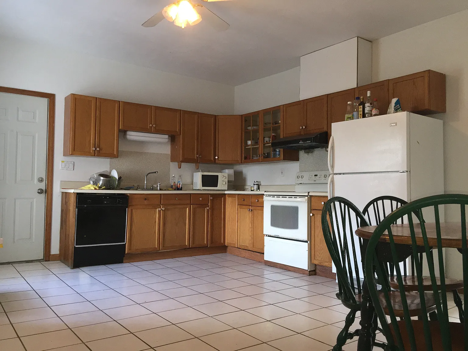 3 bed, 1.5 bath, 1500 sqft, $2,300 — Photo 3