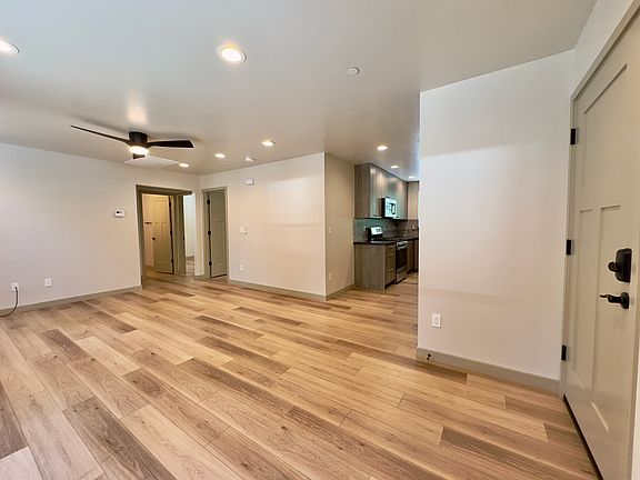 3rd image of 871 Glorene Ave #B