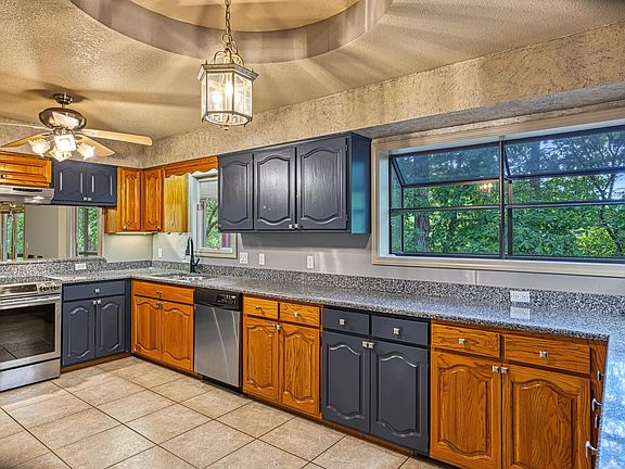 3rd image of 47 Coronado Ln