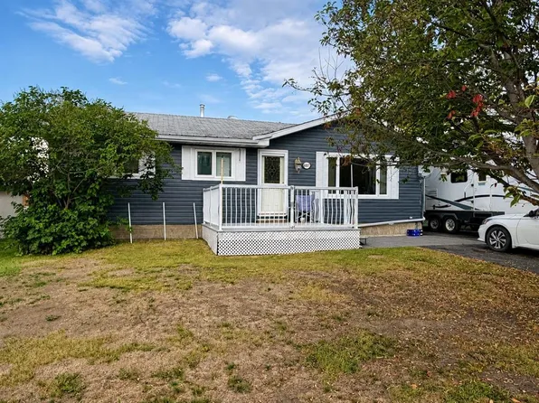 607 E 6th Ave, Beaverlodge, AB T0H 0C0