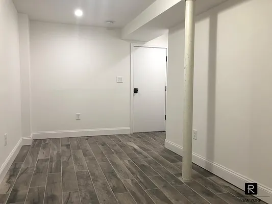 Rented by R New York | media 7