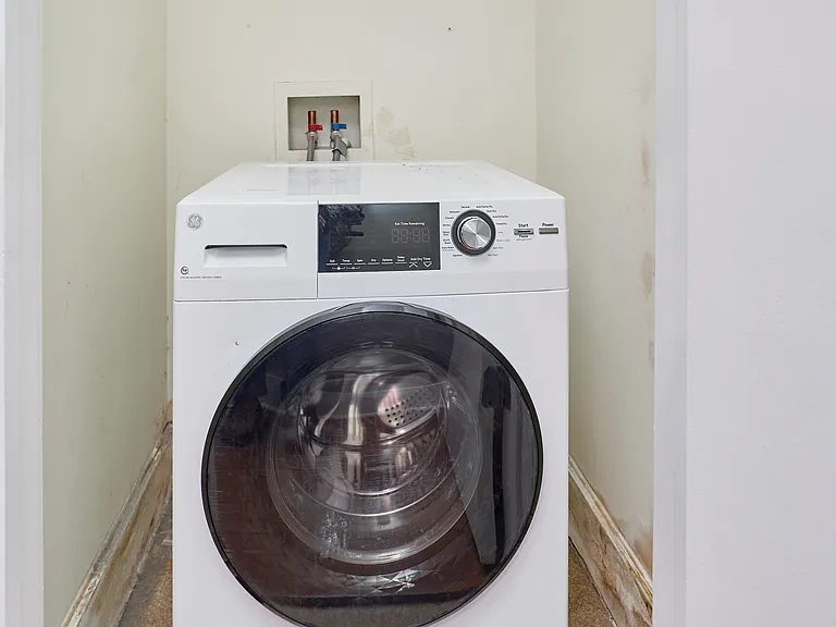 In unit washer/dryer hookups