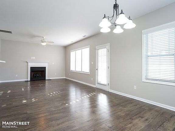 4th image of 245 Willowbrook Cir
