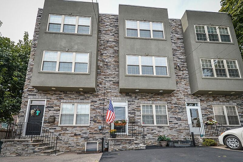 1st image of 132 Dupont St