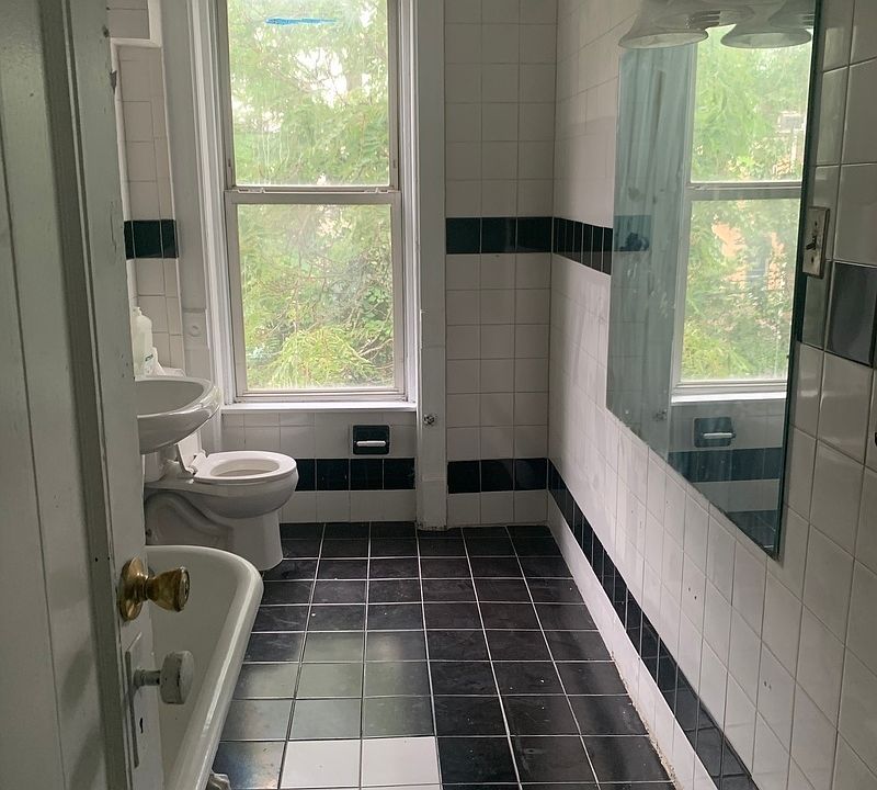 2nd image of 607 Macon St #2