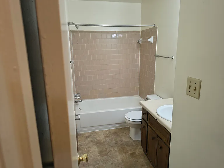 2916 Crosscreek Rd — Photo 7