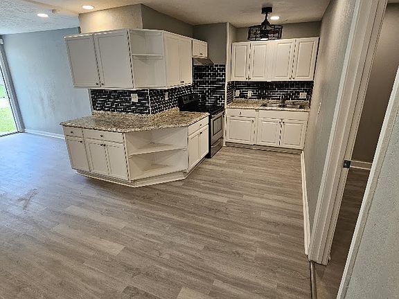 2nd image of 4004 Oakley Ave