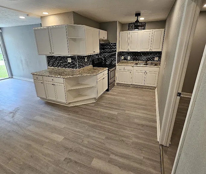 4004 Oakley Ave — Photo 2
