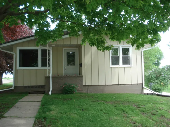 401 3rd Ave NE, Waukon, IA 52172