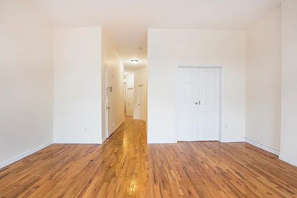 Rented by Perry Associates NYC Inc | media 7