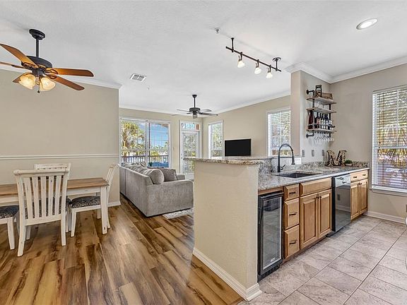 3rd image of 5000 CULBREATH KEY WAY #1-204