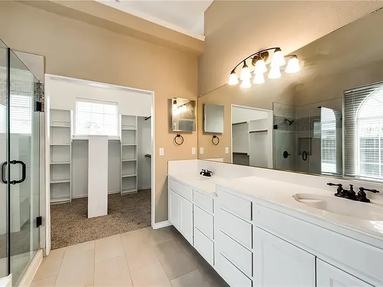 1504 Country Ln — Photo 15