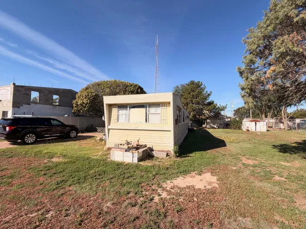 121 S Jackson St, Hugoton, KS 67951