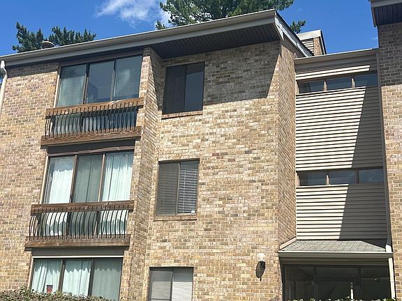 2nd image of 10549 Twin Rivers Rd Unit E-1