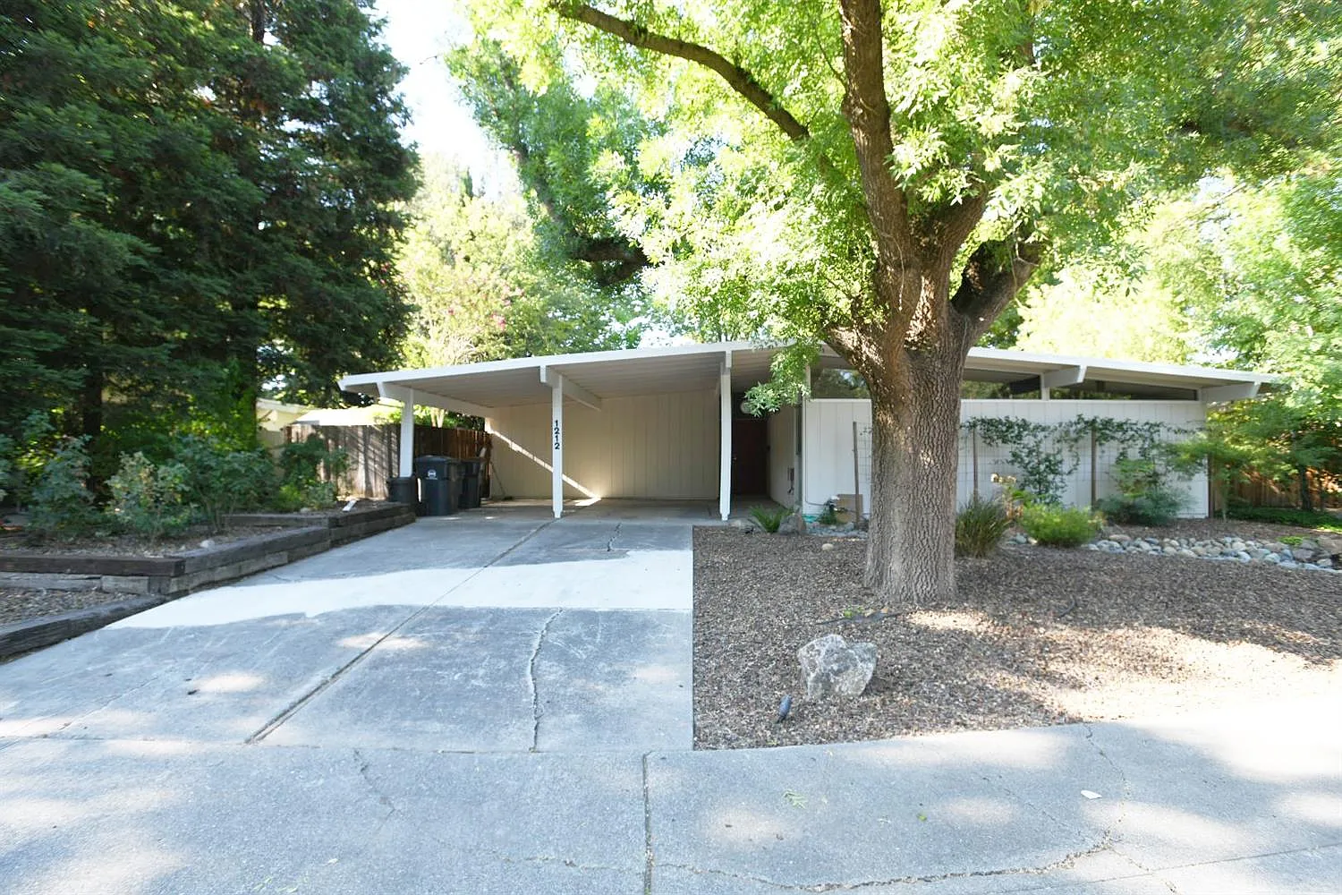 1212 Fordham Dr photo 1