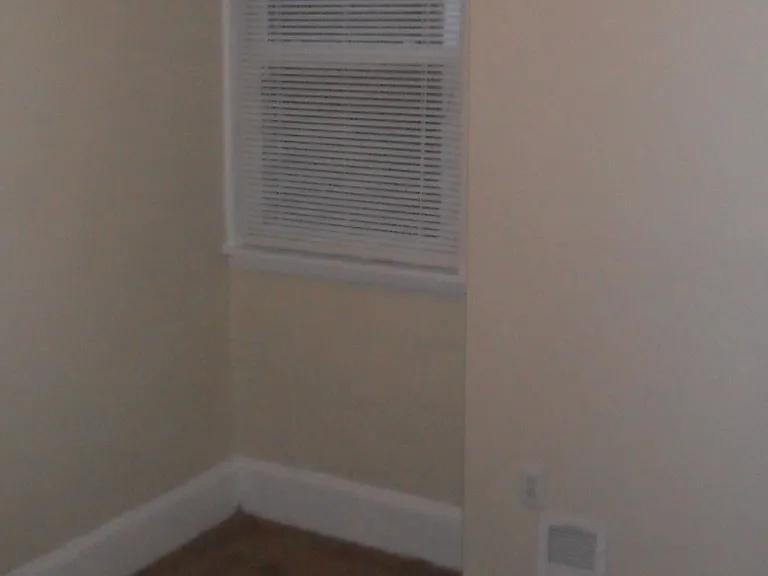 407 Daly St — Photo 13
