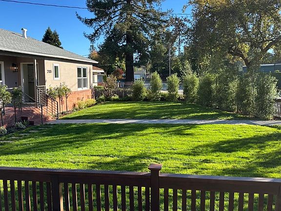 3rd image of 2105 Stratford Way