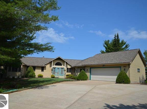 5th image of 4982 Mackenzie Dr