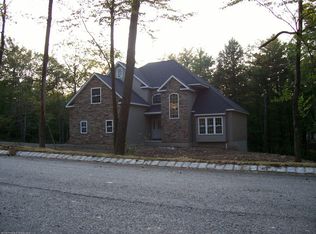 27 Laurel Ridge Dr, Lake Ariel, PA 18436