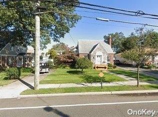 104 Lakeview Ave, Lynbrook, NY 11563