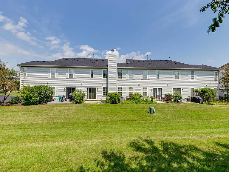 2487 Dickens Dr — Photo 23