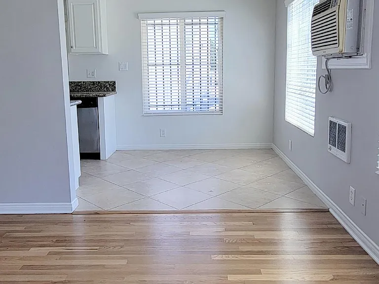 1802 N Wilton Pl — Photo 3