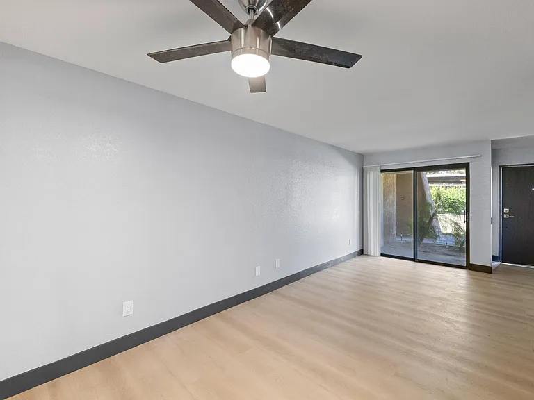 2822 N Auburn Ct #112 — Photo 5