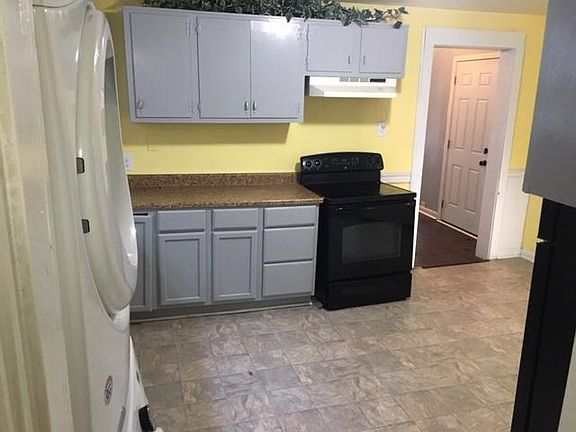 4th image of 677 Lynn St