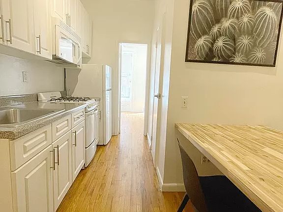 4th image of 29 Clinton St APT 1B