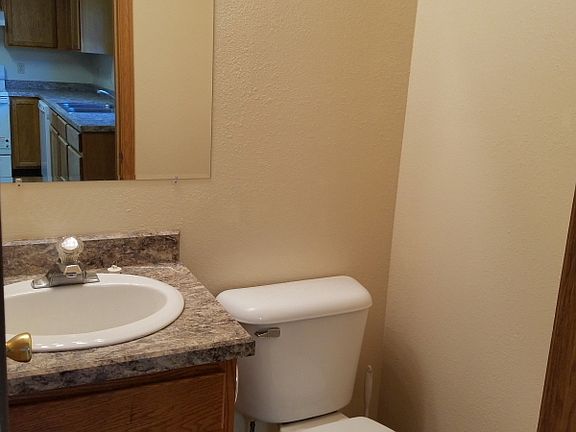5th image of 709 Golden West Dr APT A