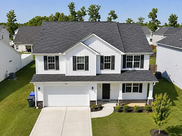 2120 Lunsford Dr, Fayetteville, NC 28314