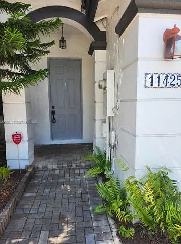 11425 NW 76th Ter — Photo 9