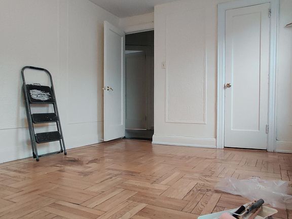 2nd image of 2419 Hering Ave #2
