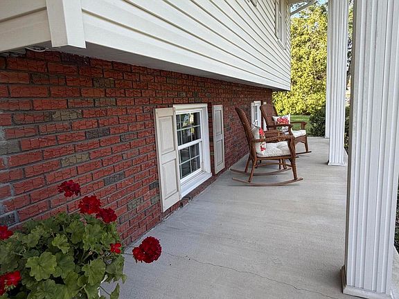 5th image of 700 Claybrook Dr